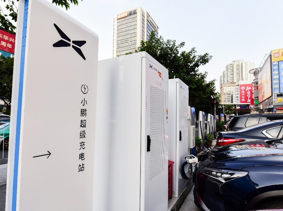 6704、位于广州天河电脑城外的小鹏超级充电站，试运营阶段已有多种品牌的新能源汽车前来体验充电服务.jpg
